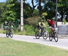 Mais de 200 ciclistas de todo Paraná participam junto com a PM de desafio de 27 quilômetros, no litoral