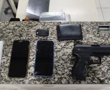 Polícia Militar do Paraná prende dois homens e recupera veículo, em rodovia da capital