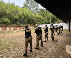 Efetivo do BPTran realiza habilitação e renovação para emprego de armas de fogo de porte