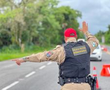 Polícia Militar do Paraná registra quase 6 mil autos de infração de trânsito no feriado; confira o balanço da Operação Páscoa e Tiradentes
