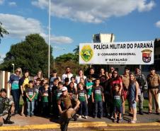Crianças fazem visita a Batalhão da PM em Cascavel (PR), Oeste do estado