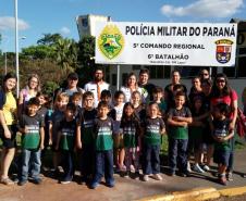 Crianças fazem visita a Batalhão da PM em Cascavel (PR), Oeste do estado