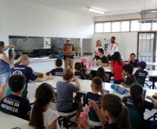 Crianças fazem visita a Batalhão da PM em Cascavel (PR), Oeste do estado