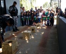 Crianças fazem visita a Batalhão da PM em Cascavel (PR), Oeste do estado