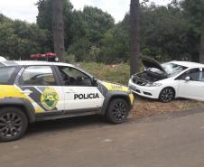 Trio é abordado e veículo recuperado pela PM em Guarapuava (PR); unidades de ecstasy são apreendidas

