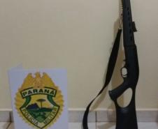 Arma longa e cigarros são apreendidos em abordagens distintas no Noroeste do estado
