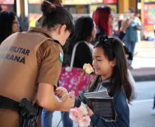 Curitiba, 11 de maio de 2018. Entrega de Flores em Homenagem ao Dia das Mães