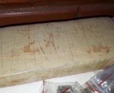 No Norte do PR, PM localiza grupo envolvido em roubo e apreende drogas em Londrina