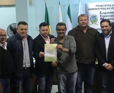 Policial é homenageado após controlar caminhão desgovernado em Ibaiti e evitar acidente