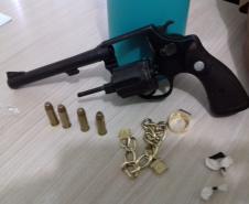 PM prende homem suspeito de roubar cerâmica em construção e apreende adolescentes e arma de fogo após furto em cruzeiro do Oeste e Tapejara (PR)
