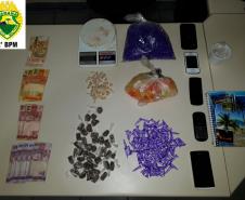PM encaminha 15 pessoas e apreende drogas, arma e munições em diferentes ocorrências no Norte Pioneiro