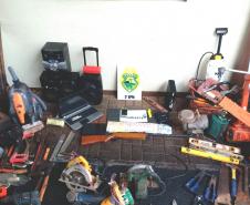 Drogas, armas e dinheiro são apreendidos pela Polícia Militar em residências na cidade de Pato Branco
