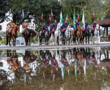 Regimento de Polícia Montada da PM comemora o 139º aniversário e entrega medalhas em Curitiba