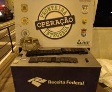 Na Ponte da Amizade, BPFron apreende carregadores de fuzil e de pistola 