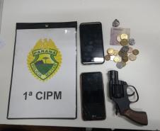 PM prende dois homens, recupera motocicleta e apreende carro com mais de R$ 13 mil em débitos no Sudeste do estado