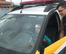 Garoto que sofreu acidente de trânsito recebe visita surpresa de policiais militares de Ponta Grossa (PR)