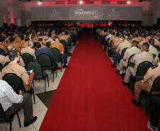Cerca de 3 mil bombeiros militares de todo o Brasil participam da abertura do XVIII Seminário Nacional de Bombeiros em Foz do Iguaçu, no Paraná