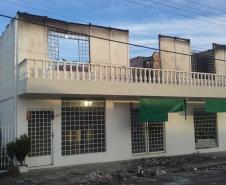 Idosa é salva de incêndio por policiais militares em Irati (PR), no Centro-Sul do estado 