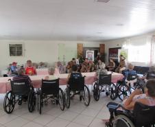 Batalhão da PM faz visita a idosos do Lar São Vicente de Paulo em Apucarana (PR)