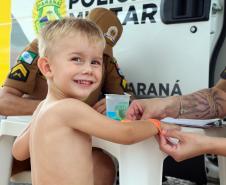 Matinhos, 24 de dezembro de 2018. Entrega de Pulseirinhas