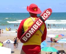 Orientações e advertências a banhistas aumentam nos primeiros 10 dias da Operação Verão Paraná 2018/2019, diz Corpo de Bombeiros