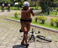 Matinhos, 15 de janeiro de 2019. Operação Verão 2018/2019 - Policia promoe nivelamento de patrulhamento com bicicletas.