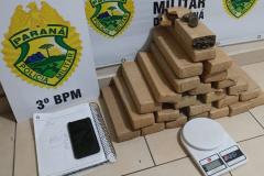 PM apreende mais de 20 quilos de maconha e uma pistola em situações distintas no Sudoeste do estado