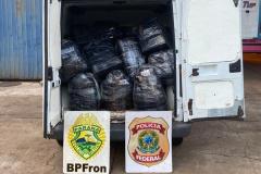 PF e BPFron apreendem volumes de contrabando em Foz do Iguaçu (PR)