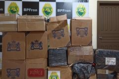 Em situações distintas, BPFron apreende maconha e cigarros contrabandeados, no Oeste do estado