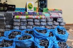 PM prende três homens e apreende grande quantidade de contrabando e uma espingarda no Noroeste do estado