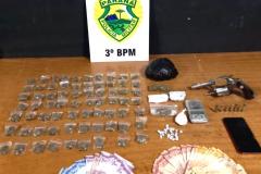No Sudoeste do estado, PM apreende maconha, arma de fogo e cocaína e encaminha quatro pessoas por tráfico, em ações separadas