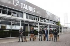 Cães de faro da PM passam por testes de faro de armas no Rio Grande do Sul 