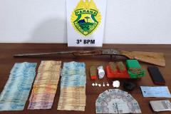 No Sudoeste do estado, PM recupera dois carros e apreende mais de um quilo de maconha e uma arma de fogo