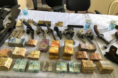 Operação Ostentação da Polícia Militar cumpre 41 mandados de Busca e Apreensão e apreende armas e carros de luxo na RMC e Litoral