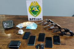 BPFRON recupera dois carros e apreende três armas de fogo em Guaíra, no Oeste do estado