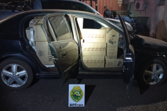 Policiais do BPFRON apreendem três carros carregados com cigarros contrabandeados em Guaíra (PR)