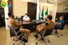Comandantes visitam e entregam medalha a Prefeito de Pato Branco (PR)
