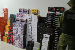 BPFron apreende mais de 46 mil pacotes de cigarros, caixas de vinhos e eletrônicos contrabandeados durante a Operação Hórus