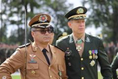 Comandante-Geral da PMPR recebe Medalha do Exército em solenidade 