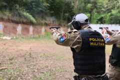 Efetivo do BPTran realiza habilitação e renovação para emprego de armas de fogo de porte