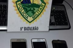 PM recupera celulares roubados e apreende motocicleta no Noroeste do estado; dupla é encaminhada
