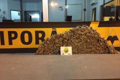 Na PR 323, PM apreende 371 quilos e recupera carro roubado em Iporã (PR)