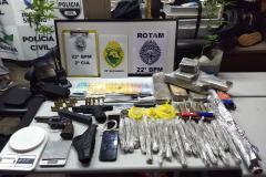 Ponto de tráfico é abordado em Almirante Tamandaré e PM apreende armas, maconha e dinheiro

