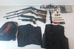 Armas e diversas munições são apreendidas em Mandirituba pela Polícia Militar; um homem é preso