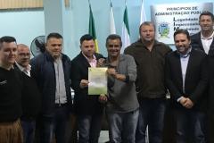 Policial é homenageado após controlar caminhão desgovernado em Ibaiti e evitar acidente