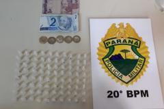 PM apreende 80 pinos de cocaína, no bairro Uberaba, em Curtiba