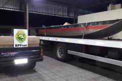 BPFron apreende 45 caixas de cigarro, uma embarcação e um veículo em Guaíra, fronteira do Paraná com o Paraguai; dois homens foram encaminhados