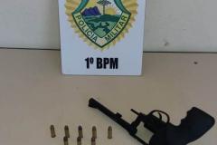 Em ações distintas em Ponta Grossa, Polícia Militar prende três homens acusados de portar irregularmente armas de fogo, um deles é suspeito de envolvimento em roubo