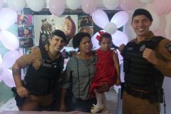 Policia Militar faz surpresa em festa de aniversário de menina de 3 anos