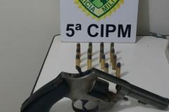 No Noroeste do Paraná, PM encaminha homem e apreende revólver e munições